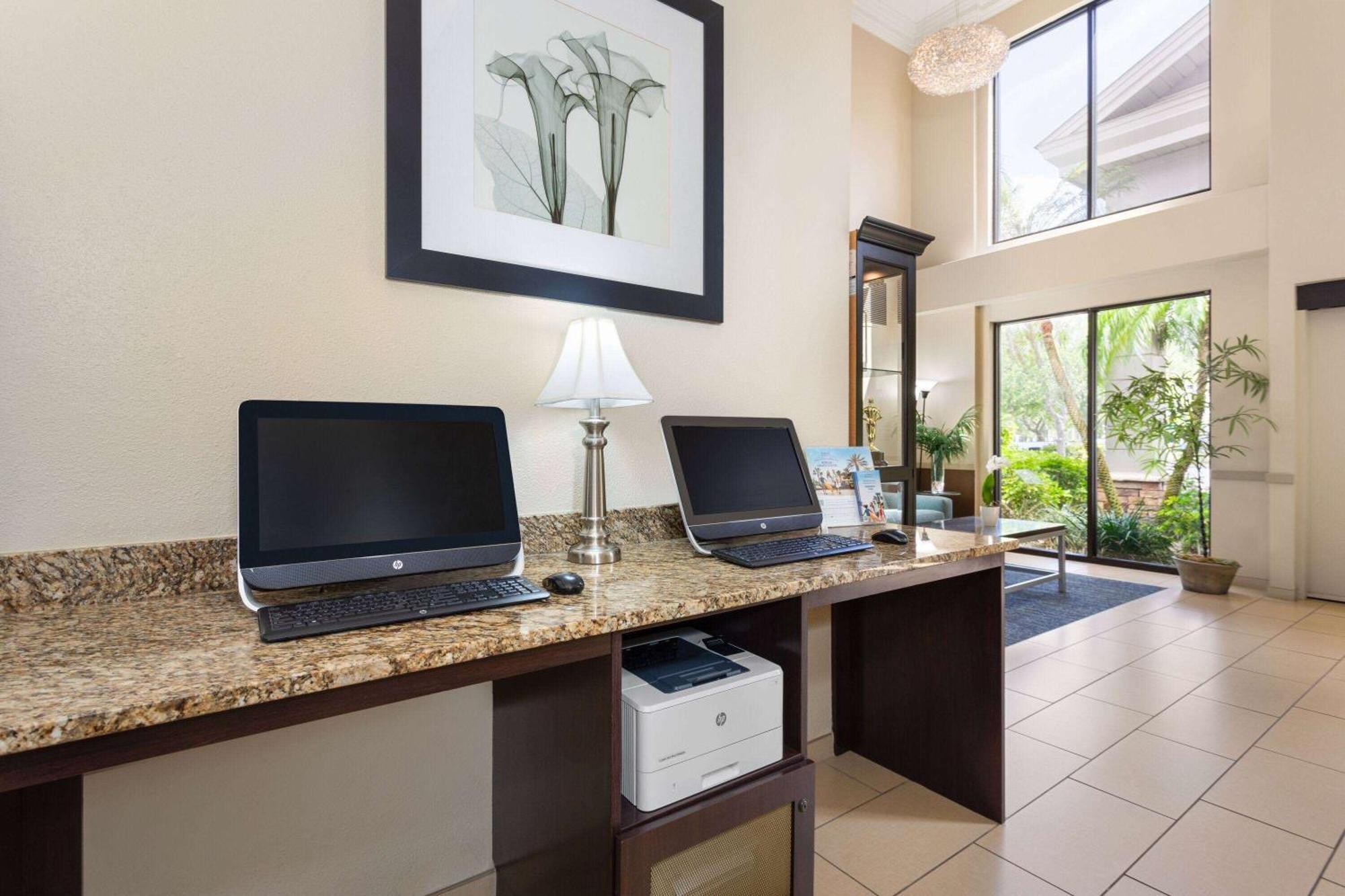 La Quinta By Wyndham Bonita Springs Naples North Hotel Eksteriør billede