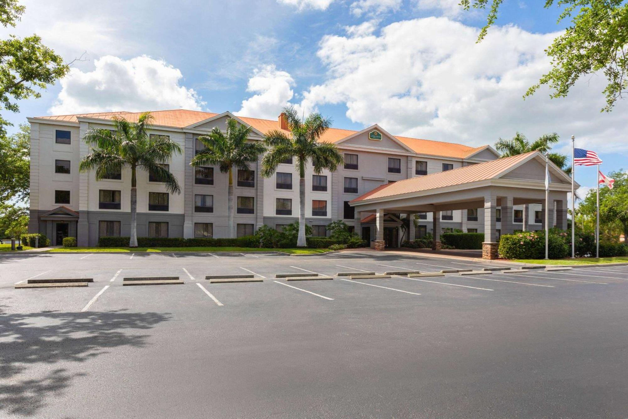 La Quinta By Wyndham Bonita Springs Naples North Hotel Eksteriør billede